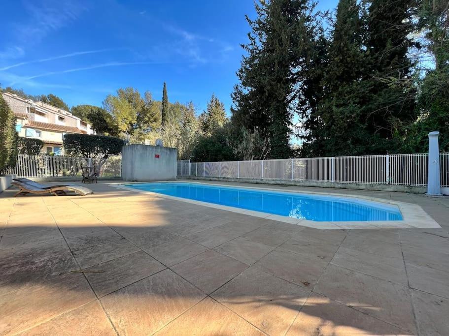 Paisible Avec Piscine Apartment